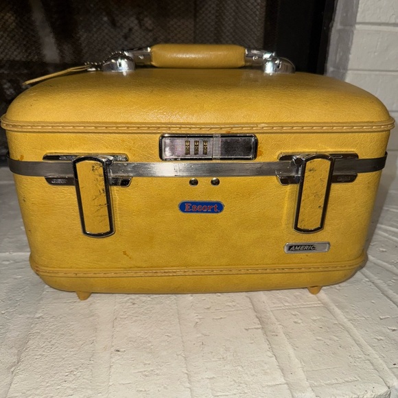 Vtg MCM American Tourister ESCORT Hard Vanity Train Case W/ Lock & Mirror Insert